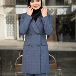 مانتو شلوار چهارخانه یقه آرشال چهار دکمه