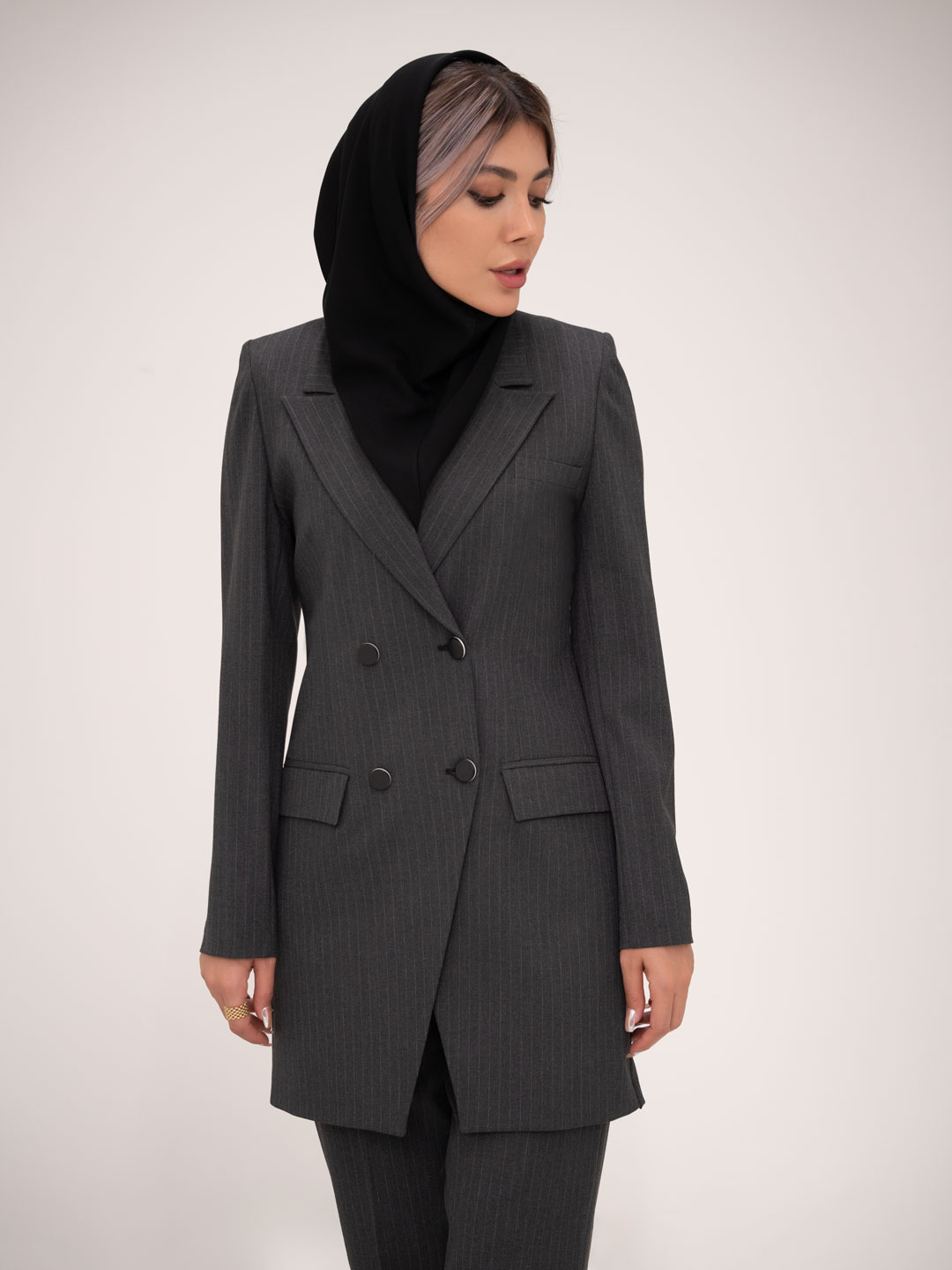 مانتو شلوار دیپلمات یقه بلیزری پایین کج مانتو شلوار دیپلمات یقه بلیزری پایین کج