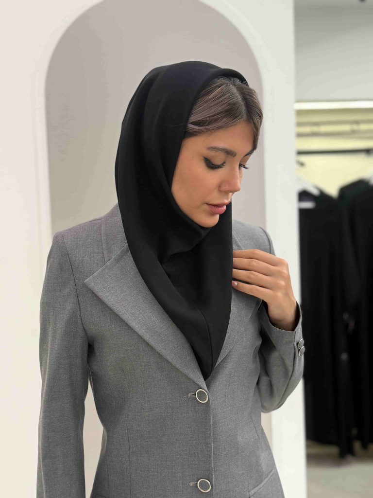 پوشش کارمندان زن و مرد در بانکهار