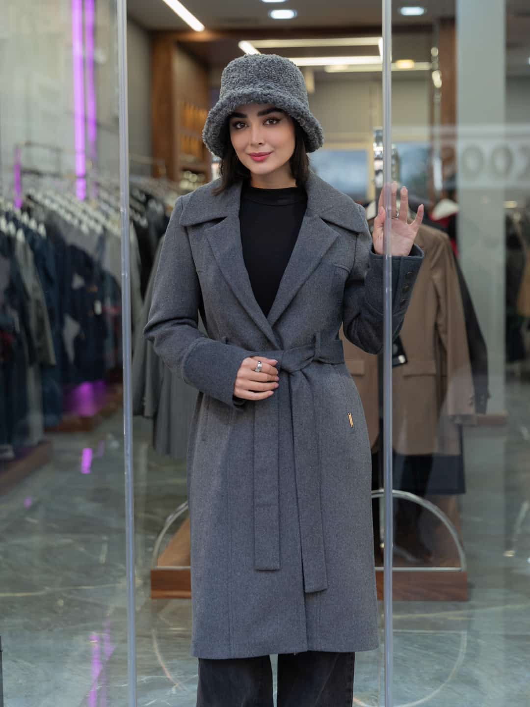 پالتو فوتر ۶۰ به ۴۰ یقه شکاری جلو باز پالتو فوتر ۶۰ به ۴۰ یقه شکاری جلو باز