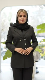 مانتو شلوار اداری پیردوپل یقه انگلیسی پایین هلال رنگ زغالی