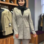 کت شلوار چهارخانه یقه انگلیسی شلوار دمپا کرم